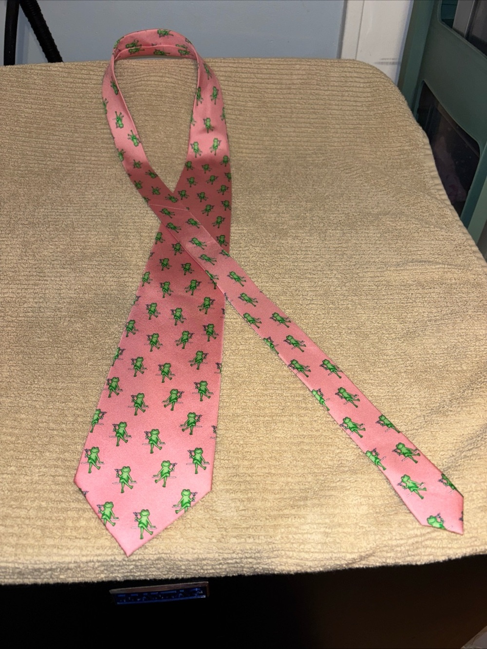 Playful Pink Frog Pattern Necktie